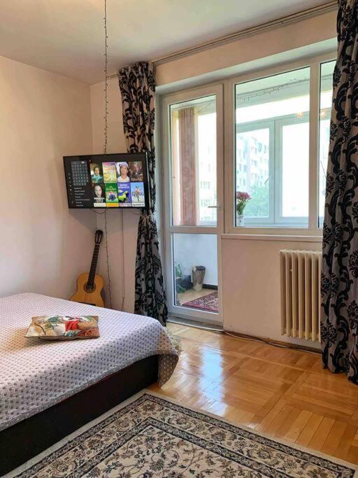 Central Apartment Muncii Area Netflix Boekarest Buitenkant foto