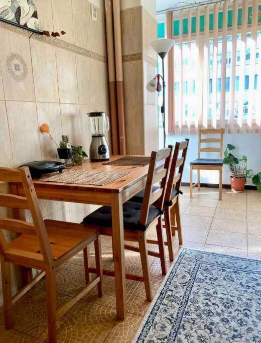 Central Apartment Muncii Area Netflix Boekarest Buitenkant foto