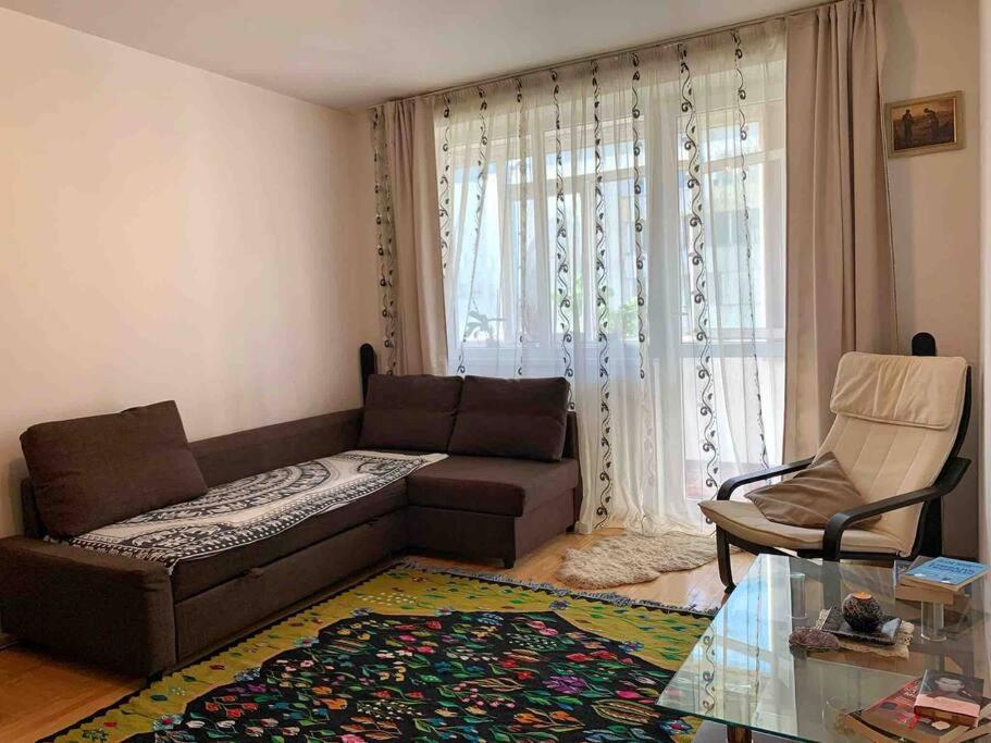 Central Apartment Muncii Area Netflix Boekarest Buitenkant foto