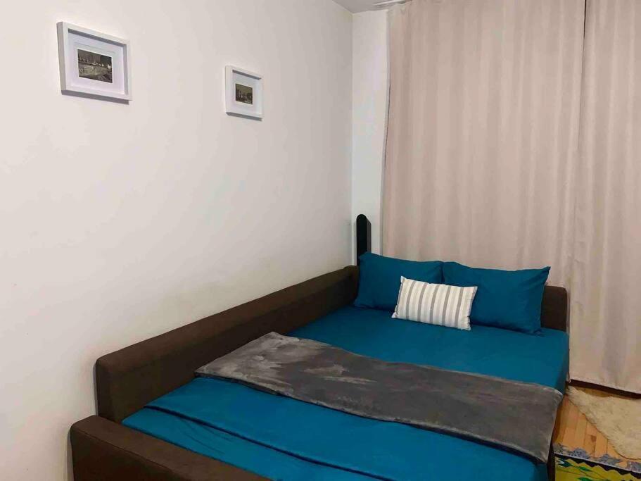 Central Apartment Muncii Area Netflix Boekarest Buitenkant foto