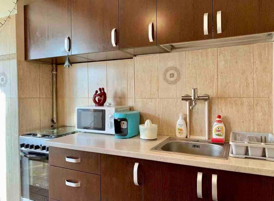 Central Apartment Muncii Area Netflix Boekarest Buitenkant foto