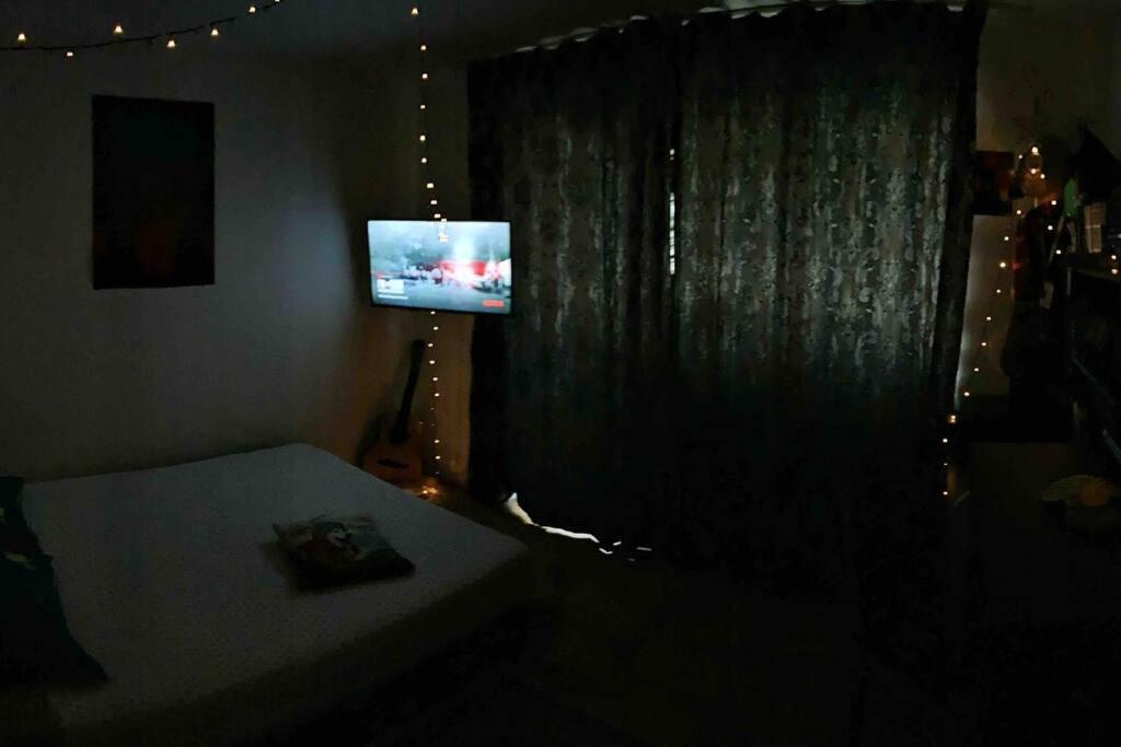 Central Apartment Muncii Area Netflix Boekarest Buitenkant foto