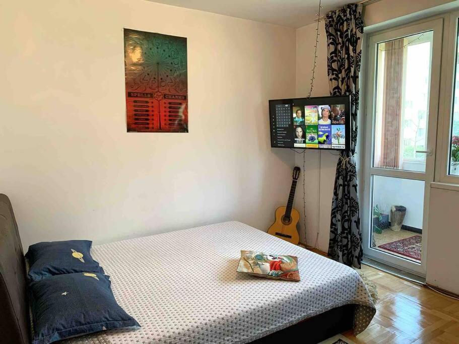 Central Apartment Muncii Area Netflix Boekarest Buitenkant foto