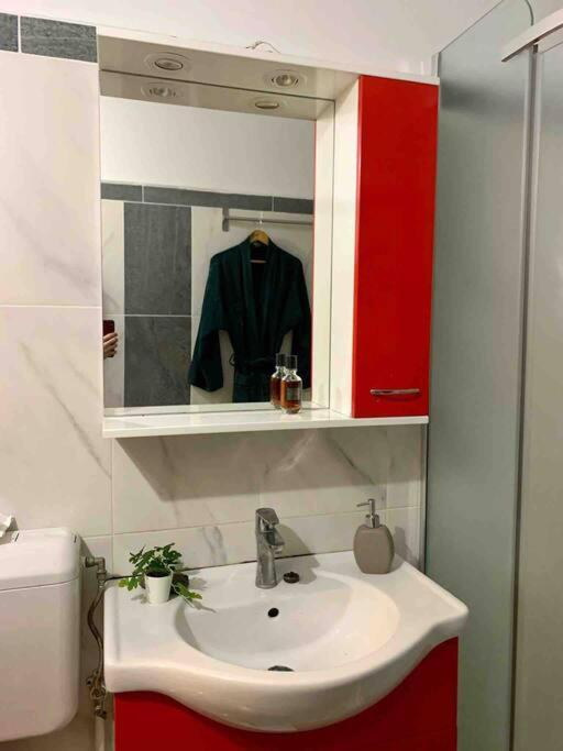 Central Apartment Muncii Area Netflix Boekarest Buitenkant foto